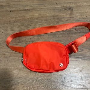 Lululemon everywhere belt bag